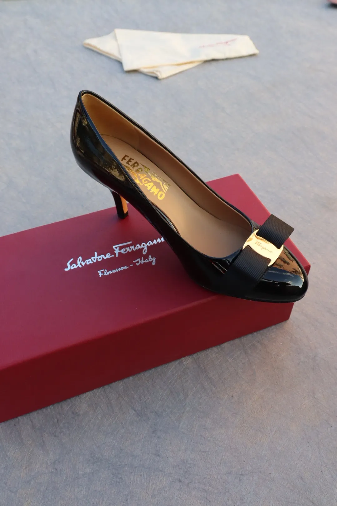 👟👟Ex-factory price 480👟👟 Genuine leather sole +40 Salvatore Ferragamo SF classic model, pedicure version, super beautiful on the feet Heel height: 7cm Upper: imported cow patent leather Lining: sheepskin Foot pads: sheepskin Code number: 35-39 standard code [can be customized to 34, 40, 41 codes]